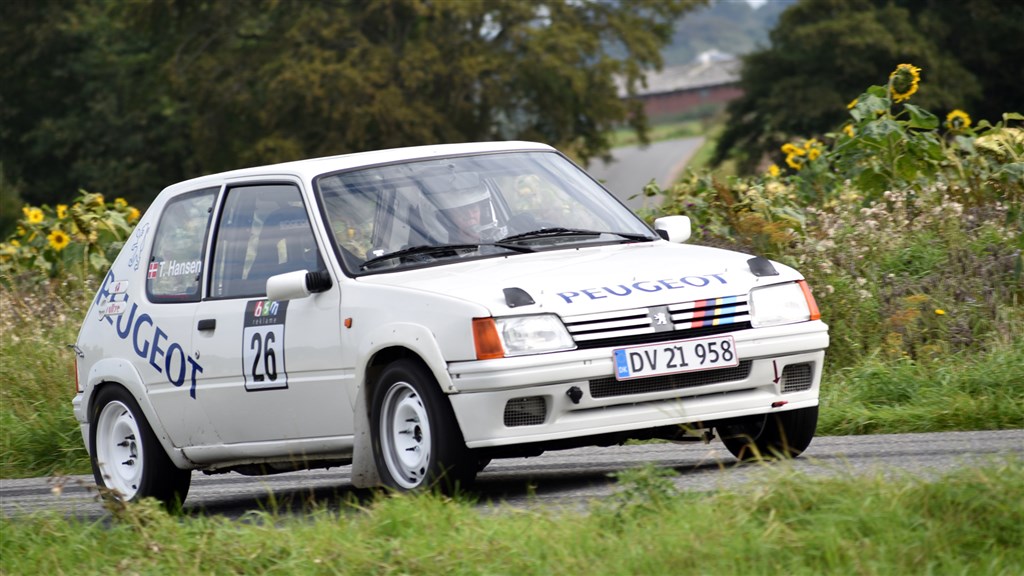 Toni Hansen fra Horsens har igennem vinteren 2022-2023 restaureret denne fine Peugeot 205 1.3 Rallye, som han kørte til en 2. plads i klasse 6B.
(Foto: Preben Jepsen, rallyinfo.dk)